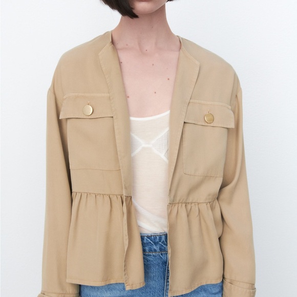 Open-ruffled cream colored jacket. Size M - Picture 2 of 6